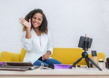 Shopee atinge a marca de 100 mil vendedores habilitados para live commerce em sua base