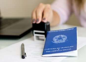 Impacto de novo empregos na economia e consumo dos brasileiros