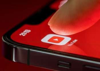 YouTube vai obrigar usuários a identificar vídeos feitos com inteligência artificial