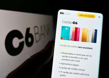 C6 zera anuidade e taxa de manutenção de conta para investimentos em dólar
