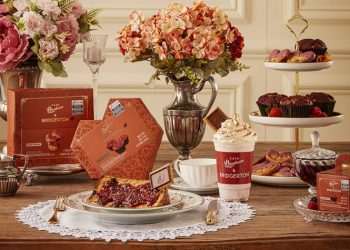 Bauducco lança linha inspirada em Bridgerton, série da Netflix, e envelopa loja da Paulista