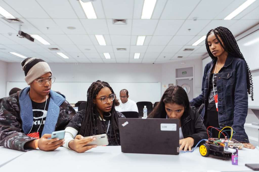 iFood, Mercado Pago e Arco Educação: unidos por maratona de tecnologia em escolas públicas