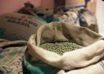 Cecafé: Gargalos logísticos seguraram 1,7 milhão de sacas de café nos portos, sem embarque