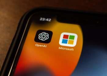 Oito jornais americanos processam OpenAI e Microsoft por violação de direitos autorais