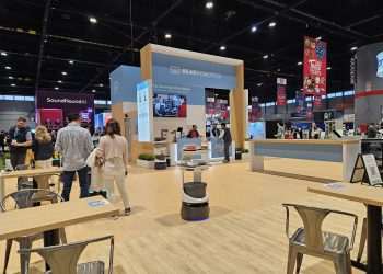 Robôs que servem clientes e fazem limpeza roubam a cena na NRA Show 2024