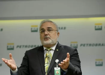 Lula demite Jean Paul Prates do comando da Petrobras e indica Magda Chambriard para o cargo