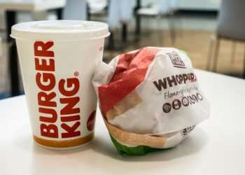Burger King é condenado em R$ 200 mil por vender Whopper Costela sem costela