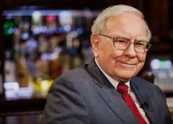 Warren Buffett acumula mais de US$ 325 bilhões em caixa após Berkshire Hathaway vender ações