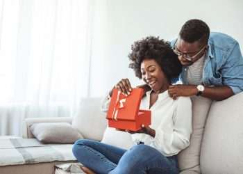 Vendas do Dia dos Namorados nos shoppings devem crescer 4,2% em 2024, projeta Abrasce