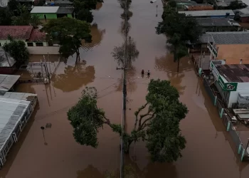 Empresas afetadas pela tragédia no Rio Grande do Sul poderão solicitar crédito em uma das linhas especiais da instituição a partir desta terça-feira, 11.
