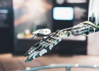 Oito em cada dez empresas preveem realizar investimentos em IA nos próximos 12 meses