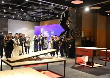 Paramount lança terno de tecido hi-tech com show de trial no Inside Fashion Business