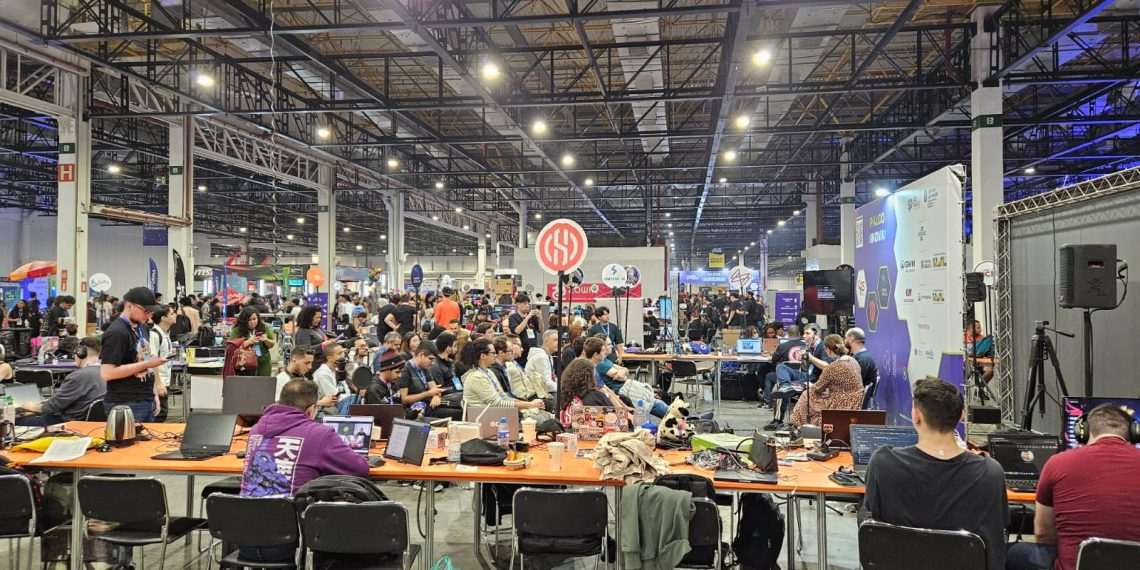 Entusiastas da tecnologia, inovadores e visionários lotam Campus Party Brasil