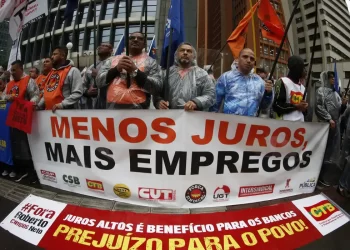 Centrais sindicais se unem em protesto contra alta da taxa de juros