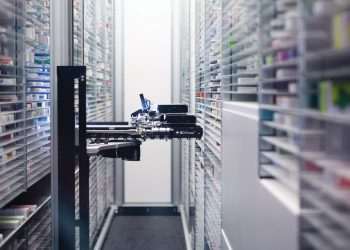 Robô que dispensa medicamentos em 10 segundos começa a operar na Promofarma