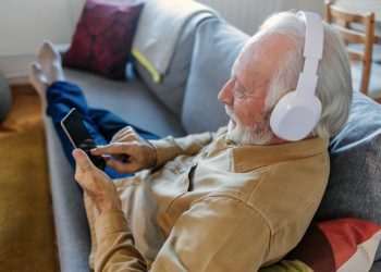 Uso de internet no País cresce mais entre idosos; 86,5% usam a rede todos os dias