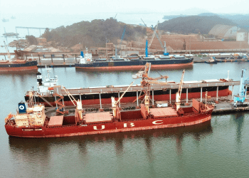 Com filas de até 60 dias, importadores cobram ajustes no Porto de São Francisco do Sul