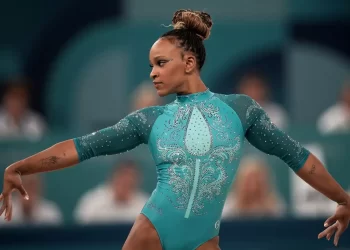 Queridinha das marcas, Rebeca Andrade brilha em Paris com 4 medalhas