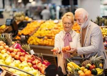A importância do setor varejista de alimentos na economia global e o papel vital dos supermercados no Brasil