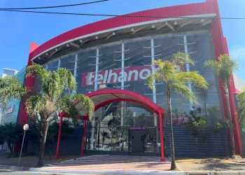 Telhanorte reformula loja em BH com espaço de coworking para arquitetos e decoradores