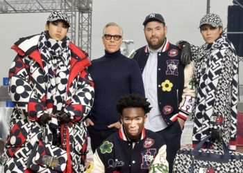 NRF elege o estilista americano Tommy Hilfiger como o "visionário de 2025"
