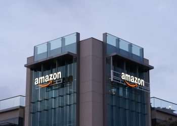 Bezos vende US$ 1,2 bi em ações da Amazon, elevando vendas de novembro a US$ 2,7 bi