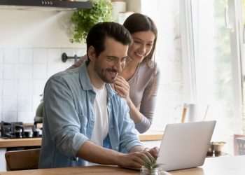 Confiança do consumidor cresce e volta ao nível otimista em setembro