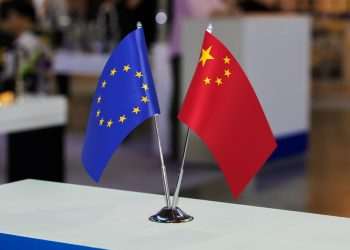 China defende que EUA "interrompam politização" da economia