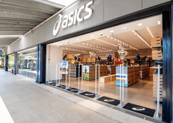 Asics reforça presença em São Paulo com nova loja no Outlet Premium Imigrantes