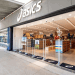 Asics reforça presença em São Paulo com nova loja no Outlet Premium Imigrantes
