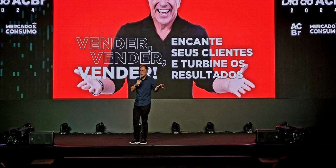 Ciro Bottini encanta platéia com lições sobre vendas no último dia do ACBr Day
