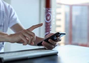 Metade dos brasileiros pretende usar IA para buscar ofertas de fim de ano