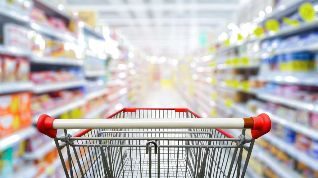 Estímulos federais empurram alta de consumo em supermercados no trimestre
