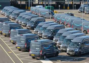 Nos EUA, milhares de trabalhadores da Amazon entram em greve durante a correria pré-natalina