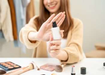 Internet ultrapassa TV aberta em publicidade, impulsionada por redes sociais e live shopping