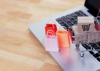 Taxa das 'blusinhas' é vista como avanço tributário, mas não barra venda estrangeira