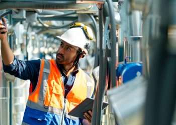 Produção industrial tem queda de 0,2% em outubro