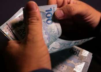 Salário mínimo será de R$ 1.518 em 2025; Lula sanciona regra que limita aumento