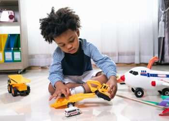 Fantasias e brinquedos eletrônicos são os presentes preferidos das crianças para este Natal