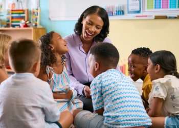 Setor de serviços registra alta de 17,3% nos salários de contratação