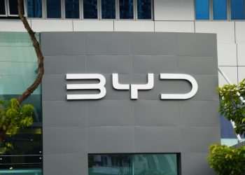 Porta-voz da BYD se opõe a relatos de más condições em obra no Brasil e alega difamação