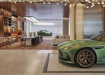 NRF 2025: por dentro das flagships da Astom Martin e da Skims em Nova York