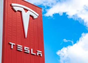 Vendas da Tesla na China voltam a cair no confronto anual de dezembro