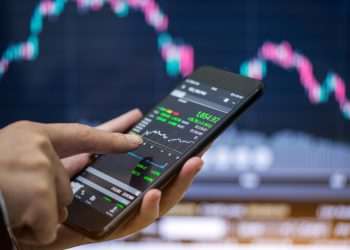 Casas Bahia, Marisa e Dudalina lideram quedas de ações em 2024