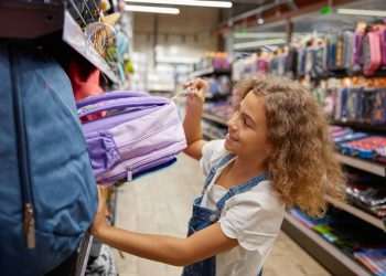 Volta às aulas: 13% das crianças gastam seu próprio dinheiro com materiais escolares