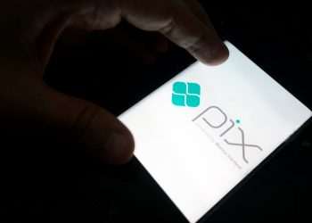 Receita alerta para golpes com taxa falsa sobre Pix