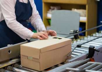 PEC contra escala 6x1 é protocolada na Câmara com 234 assinaturas