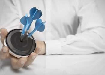 Pesquisa aponta que vendedores enfrentam desafios com metas e falta de treinamento no Brasil