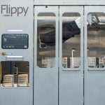 Hamburgueria CaliExpress tem chef robô e pagamento biométrico