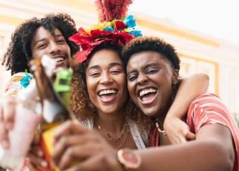 Carnaval impulsiona vendas em bares e restaurantes pelo Brasil